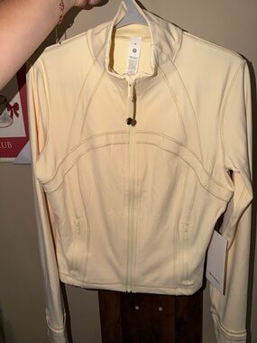 LULULEMON CROPPED DEFINE JACKET (BUTTERCREAM)